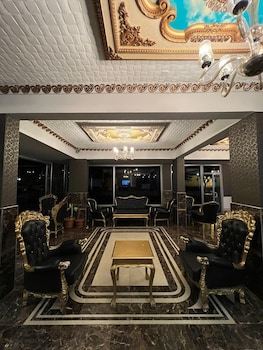 grand black hotel