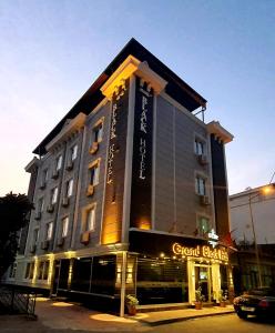 grand black hotel