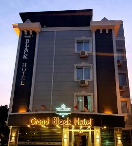 grand black hotel