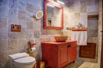 nari ask cave hotel