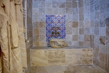 nari ask cave hotel