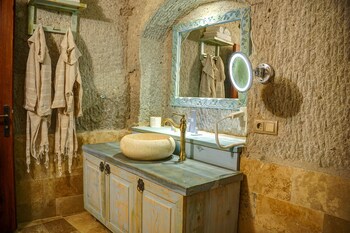 nari ask cave hotel