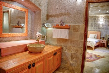 nari ask cave hotel