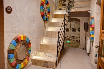 nari ask cave hotel