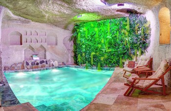 nari ask cave hotel