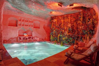 nari ask cave hotel