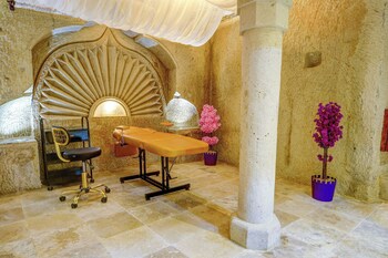nari ask cave hotel