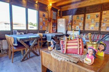 nari ask cave hotel
