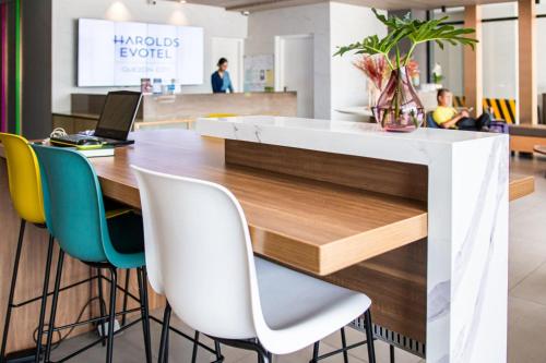 harolds evotel quezon city