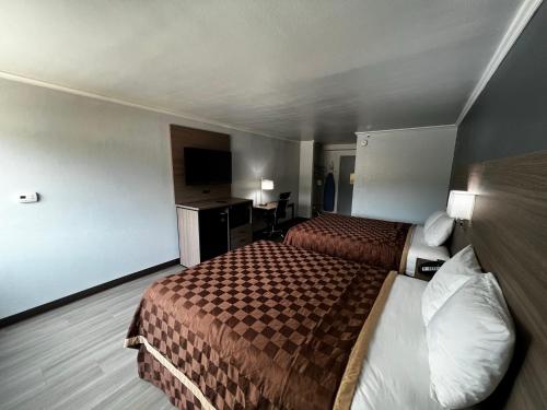 super 8 by wyndham fort worth entertainment district