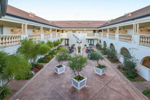 the lodge at healdsburg tapestry collection by hilton