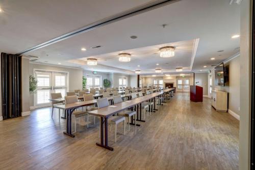 the lodge at healdsburg tapestry collection by hilton
