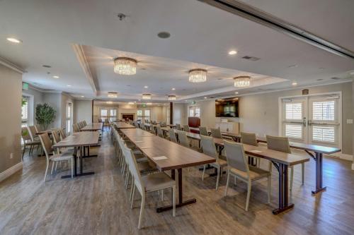 the lodge at healdsburg tapestry collection by hilton