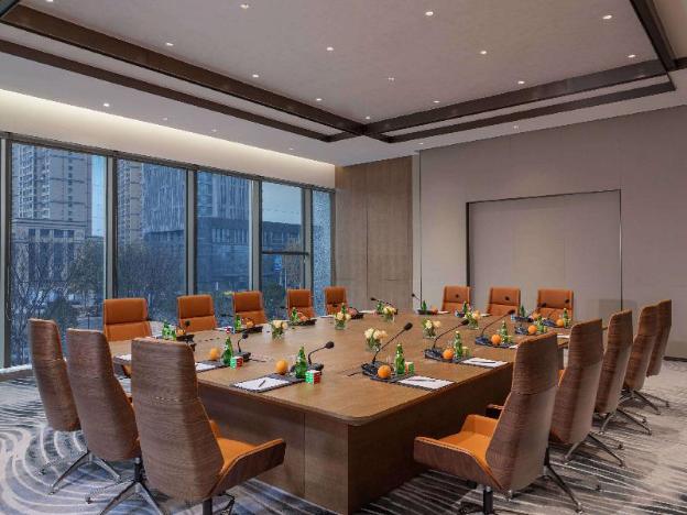 pullman huaian falcon