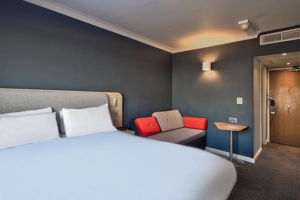 holiday inn express edinburgh city west by ihg