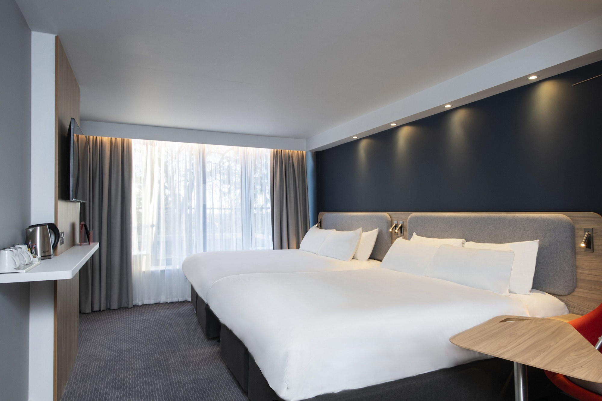 holiday inn express edinburgh city west by ihg