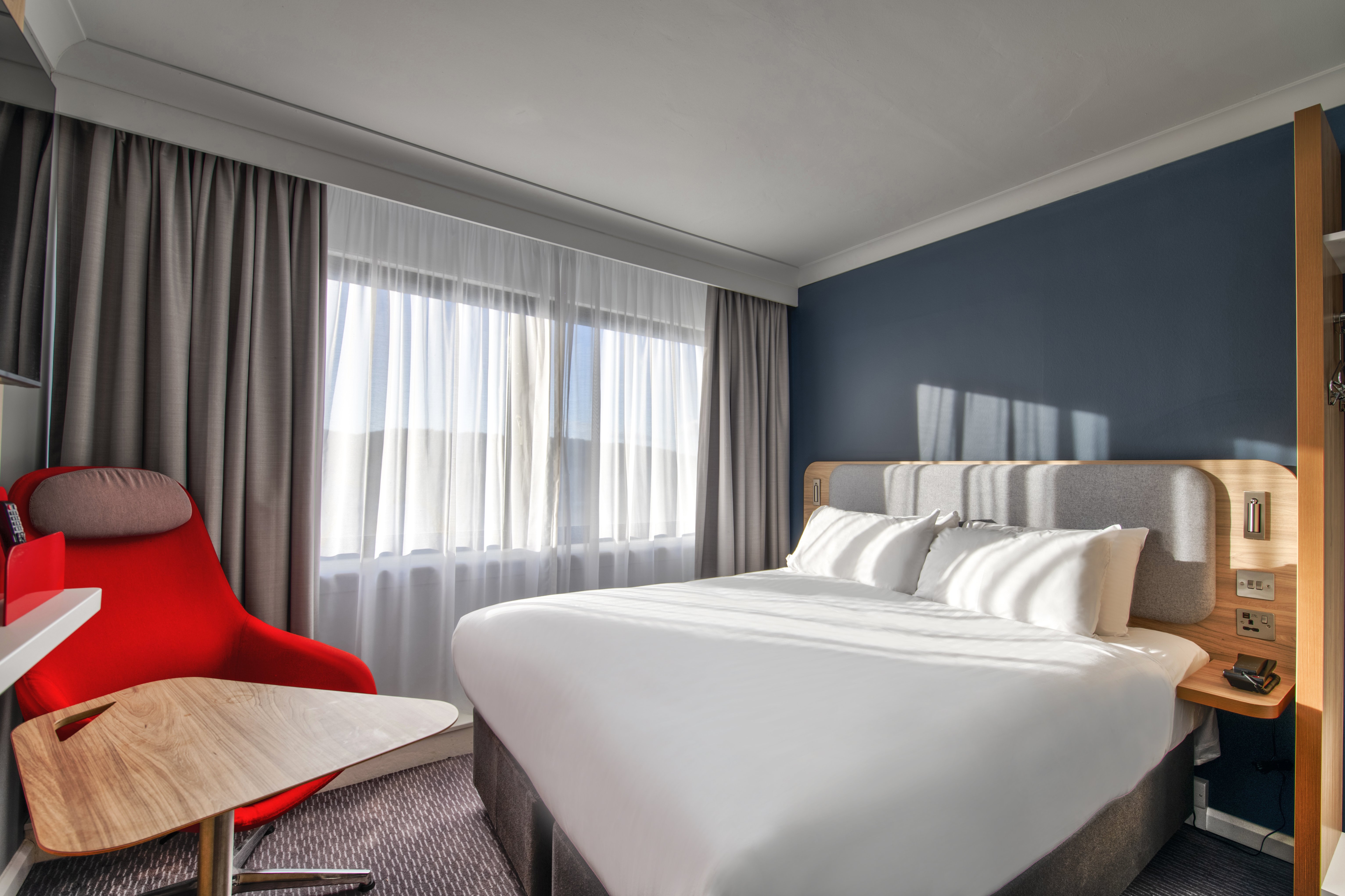 holiday inn express edinburgh city west by ihg