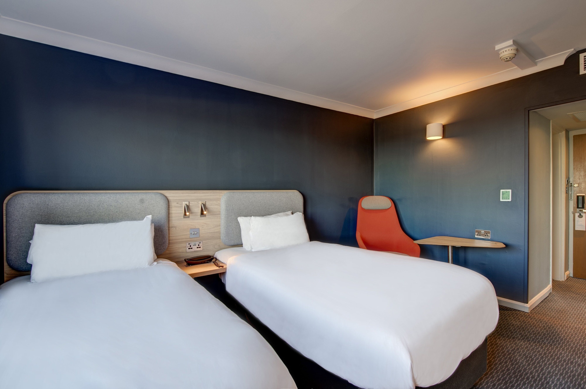 holiday inn express edinburgh city west by ihg