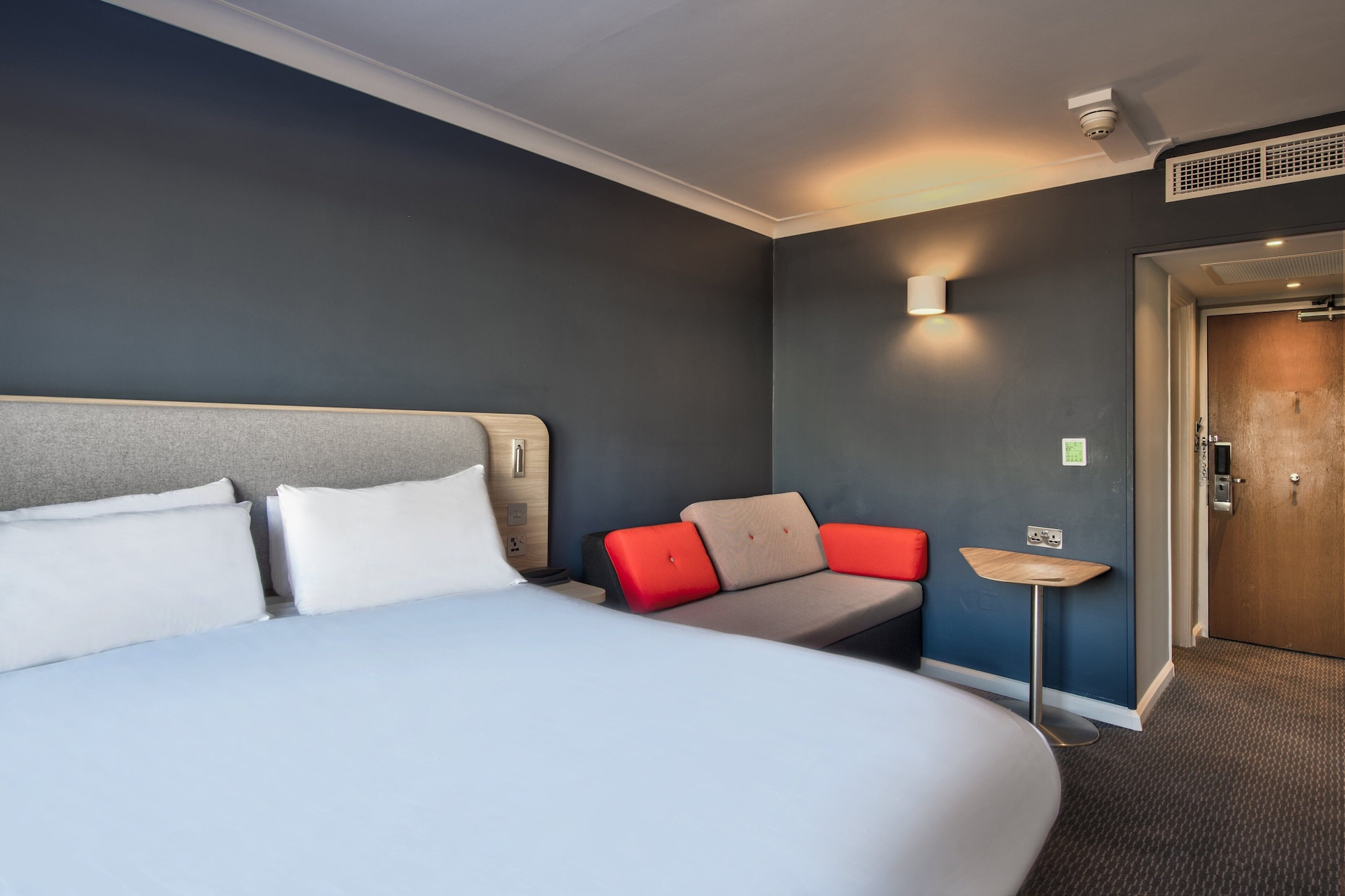 holiday inn express edinburgh city west by ihg