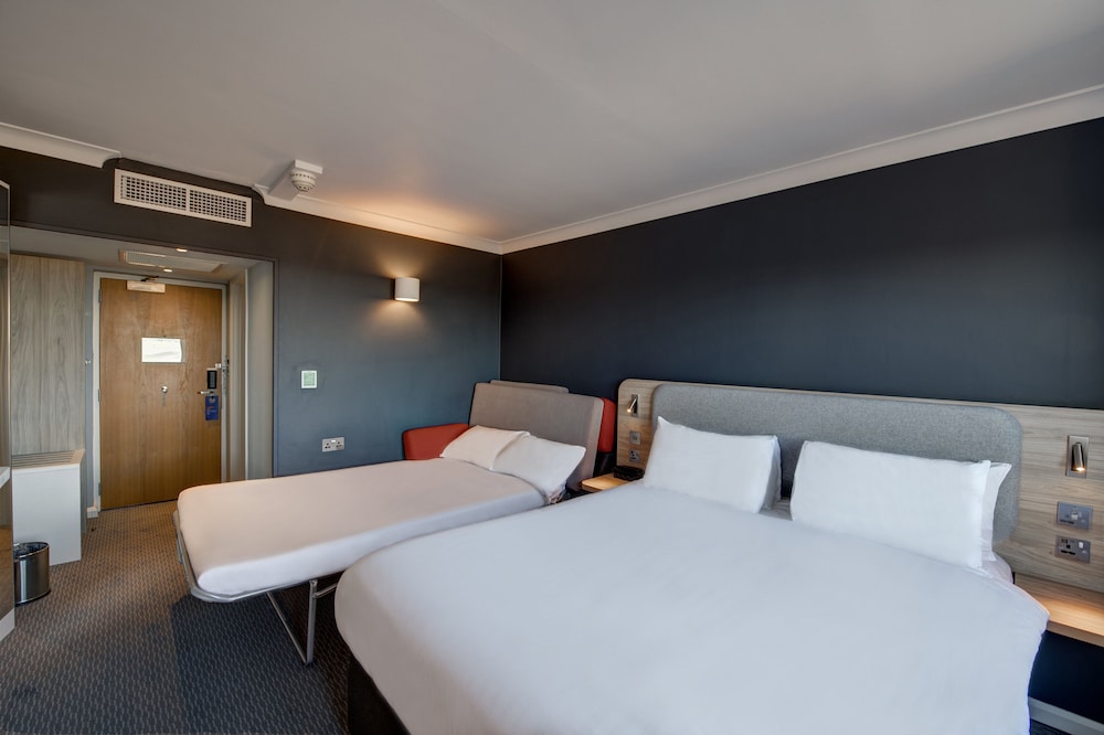 holiday inn express edinburgh city west by ihg