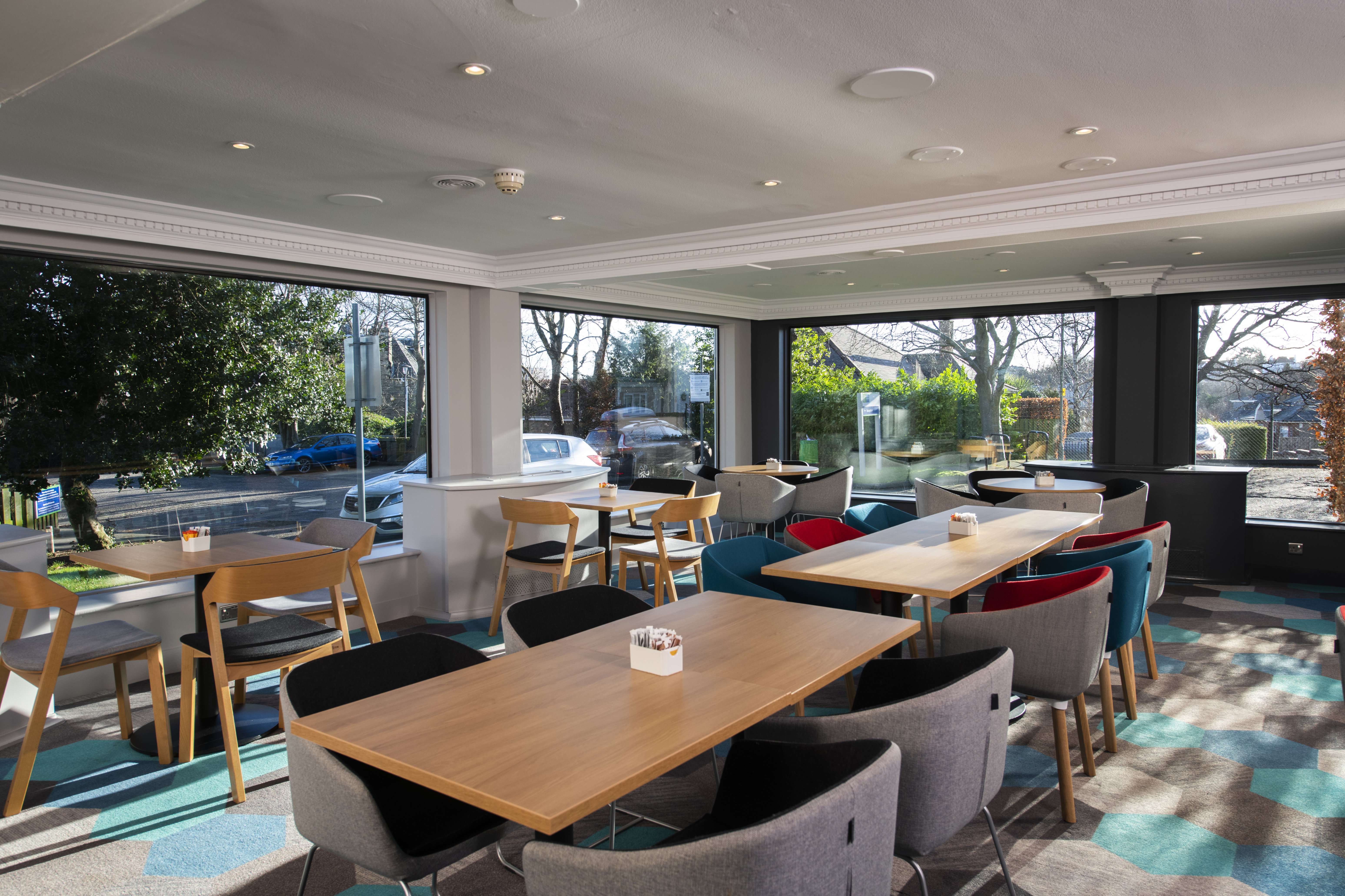 holiday inn express edinburgh city west by ihg