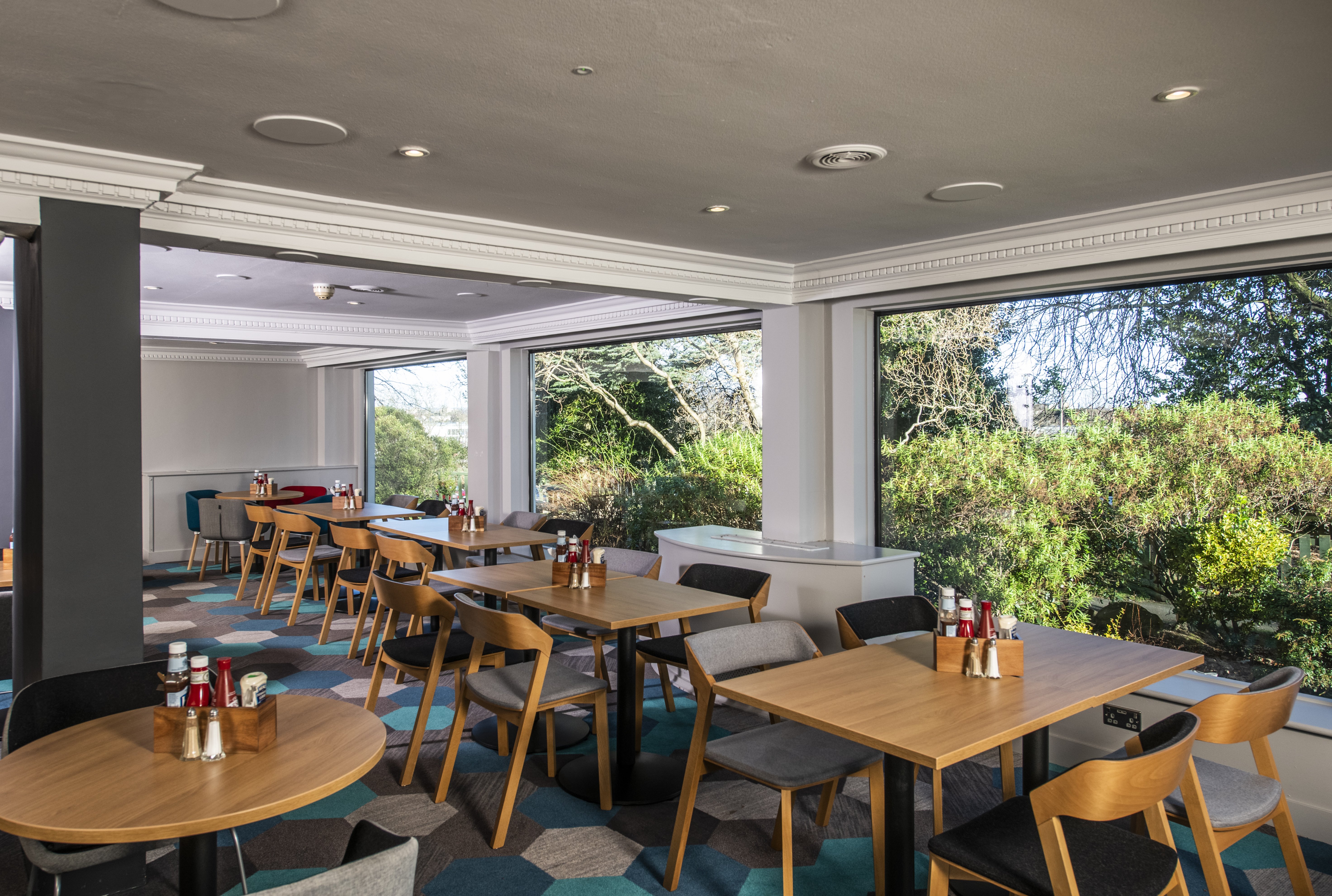holiday inn express edinburgh city west by ihg
