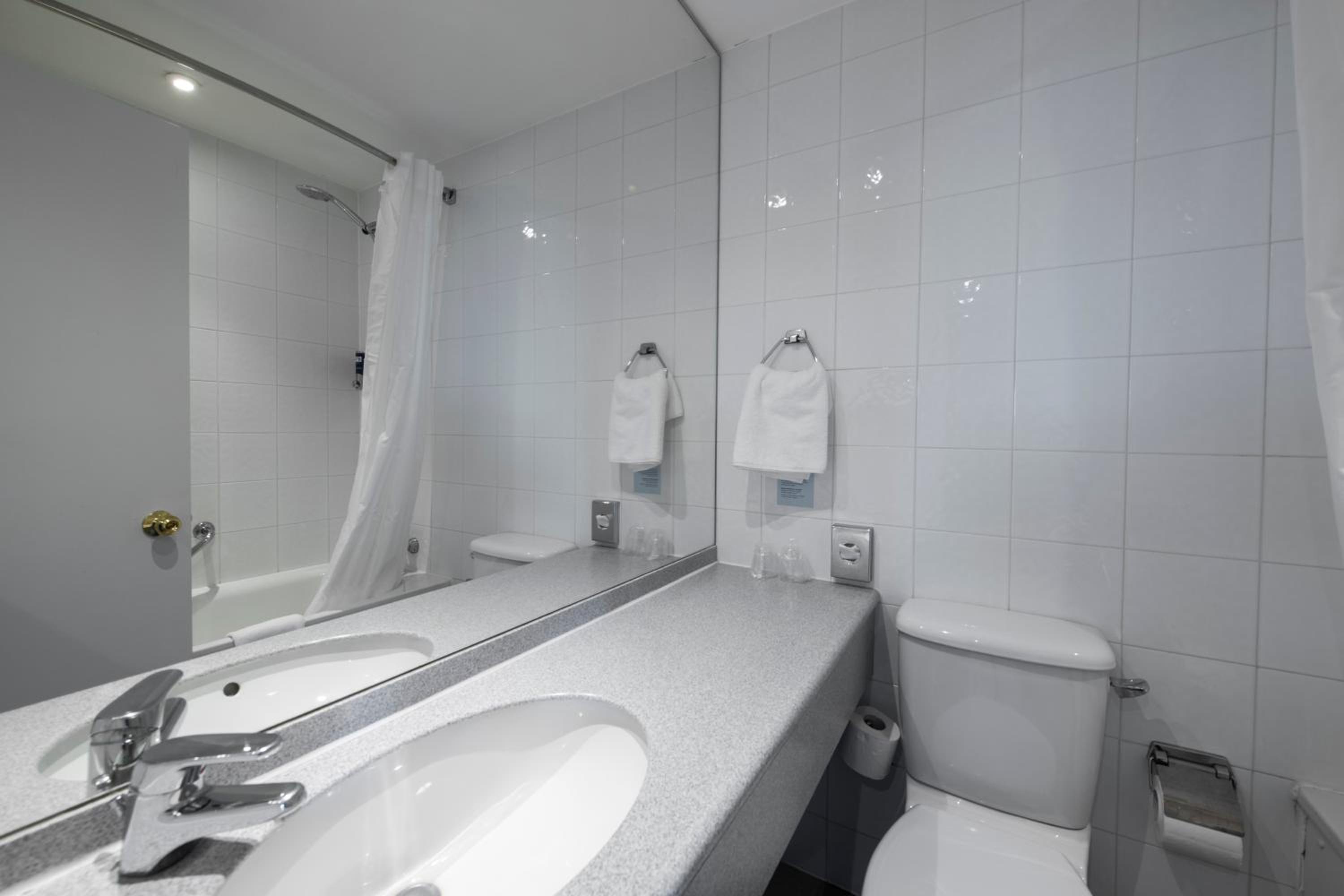 holiday inn express edinburgh city west by ihg