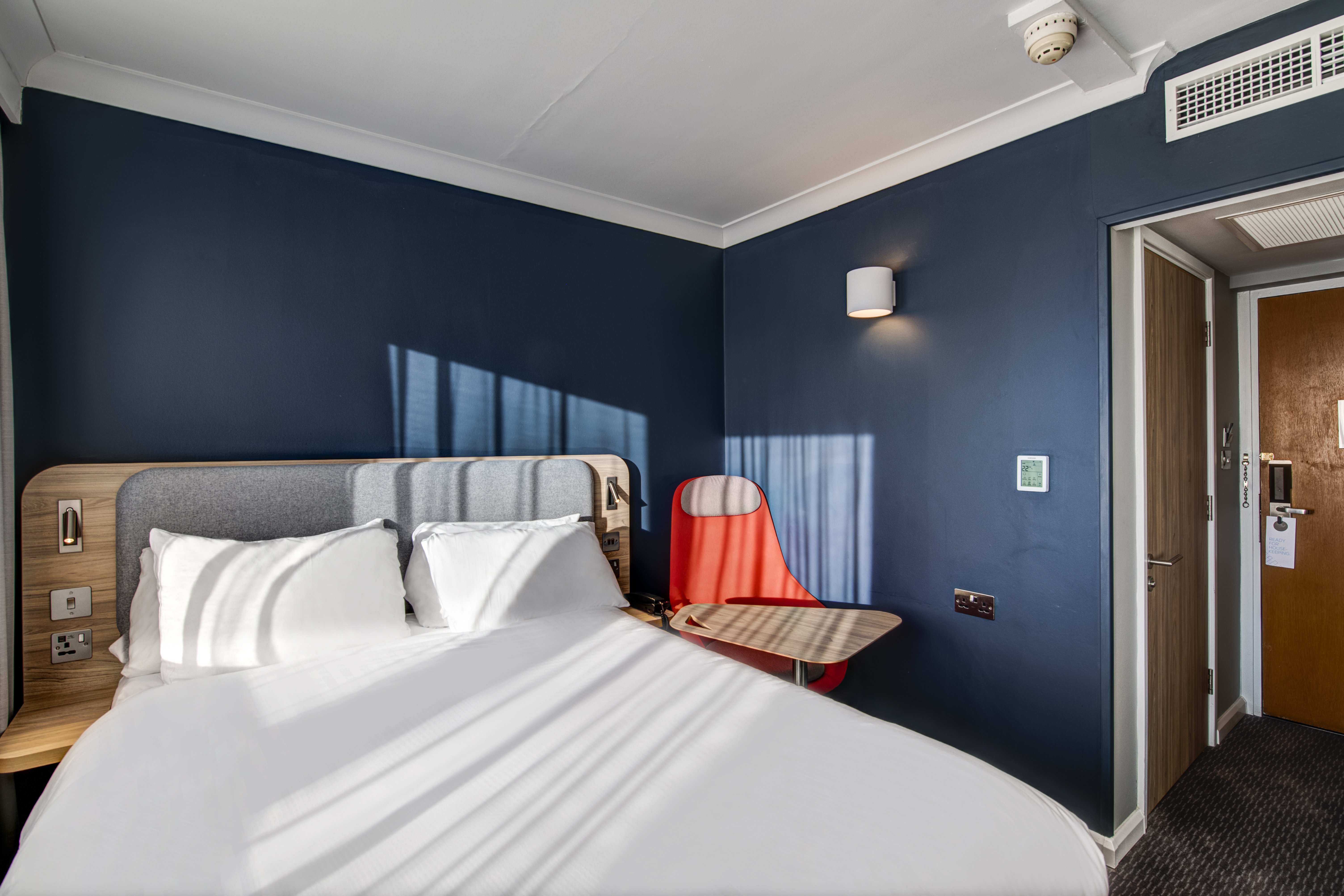 holiday inn express edinburgh city west by ihg
