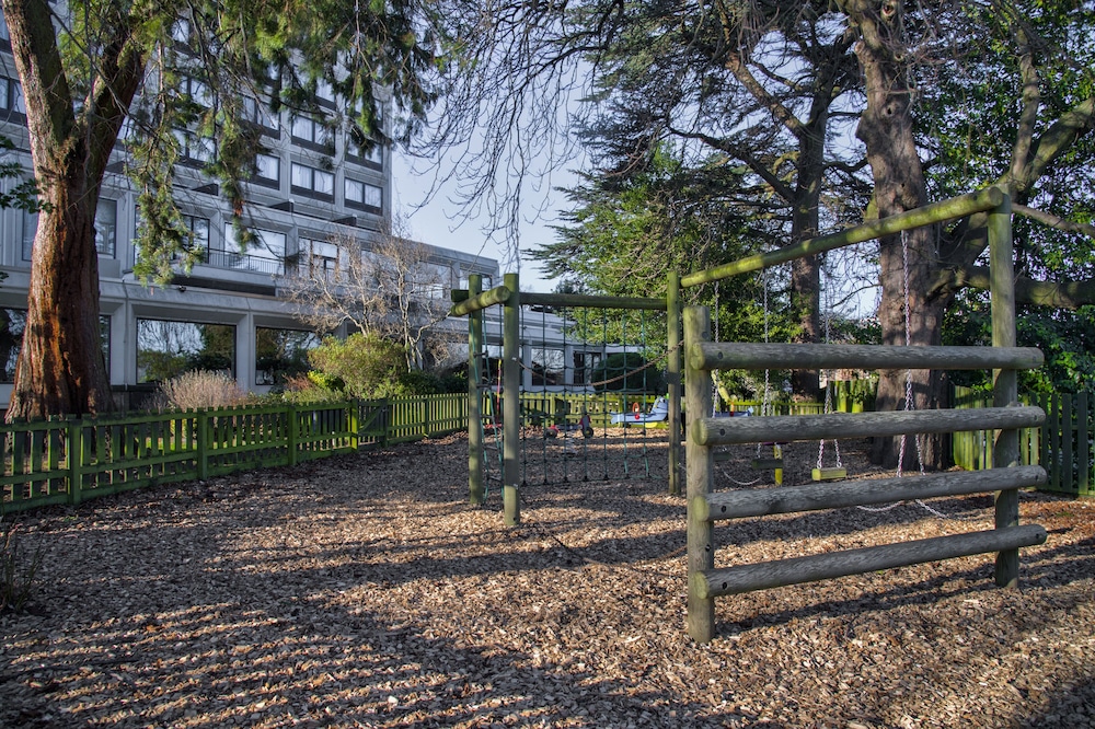 holiday inn express edinburgh city west by ihg