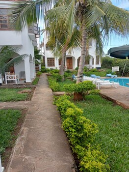 diani breeze villas