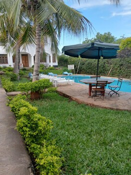 diani breeze villas