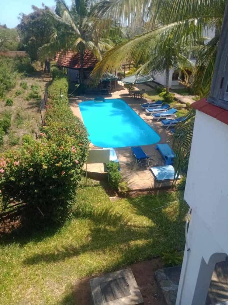 diani breeze villas