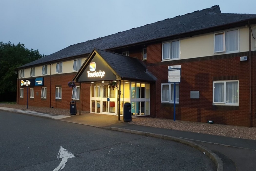 Travelodge Wakefield Woolley Edge M1 Northbound,Emley>>Bretton,3 star