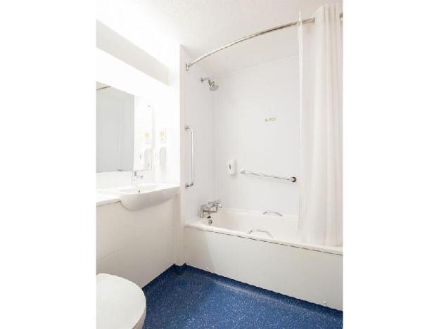 travelodge wakefield woolley edge m1 northbound