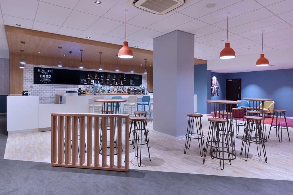 travelodge gatwick airport central