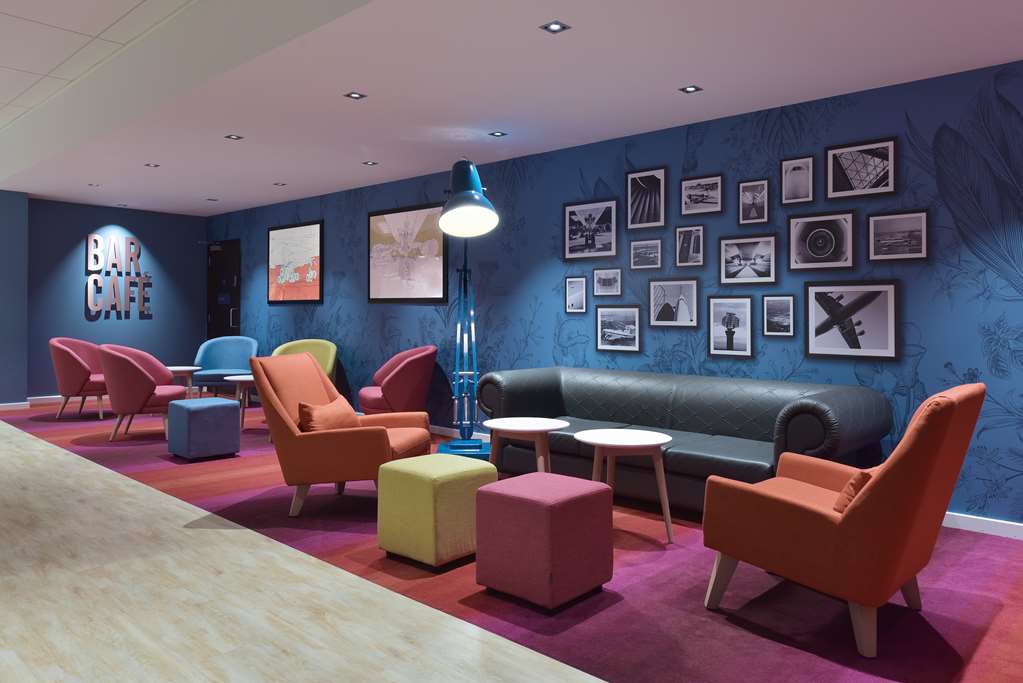 travelodge gatwick airport central
