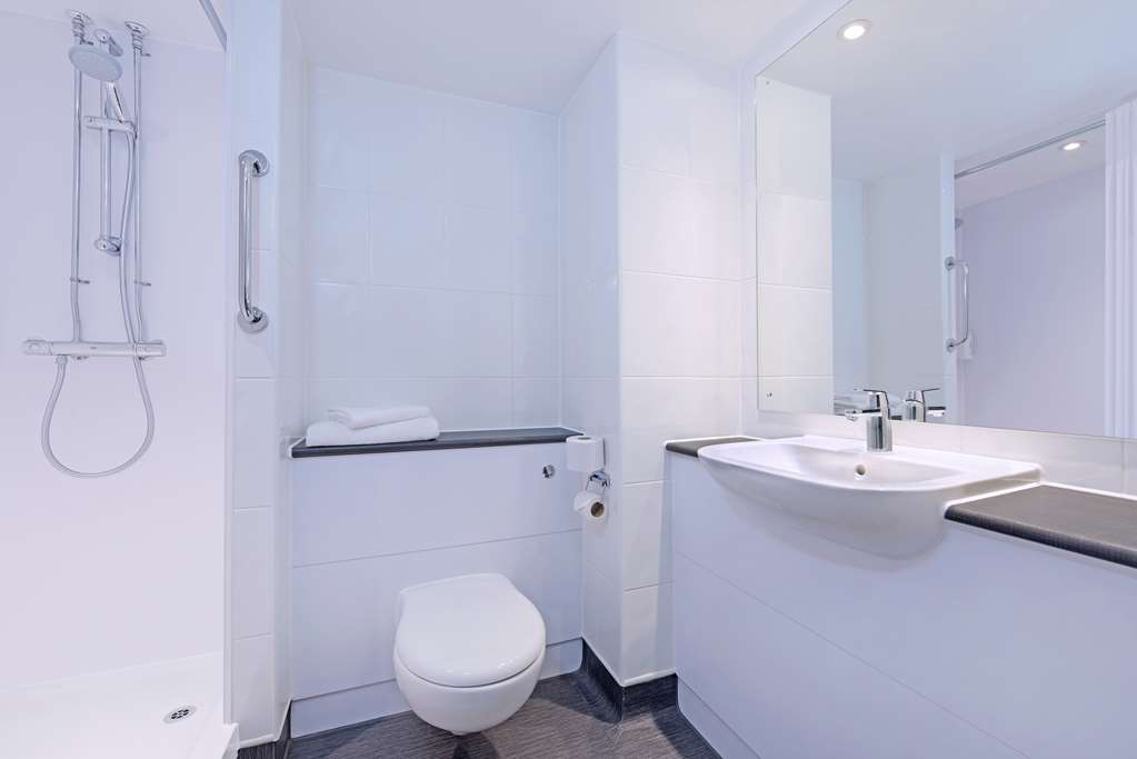 travelodge gatwick airport central