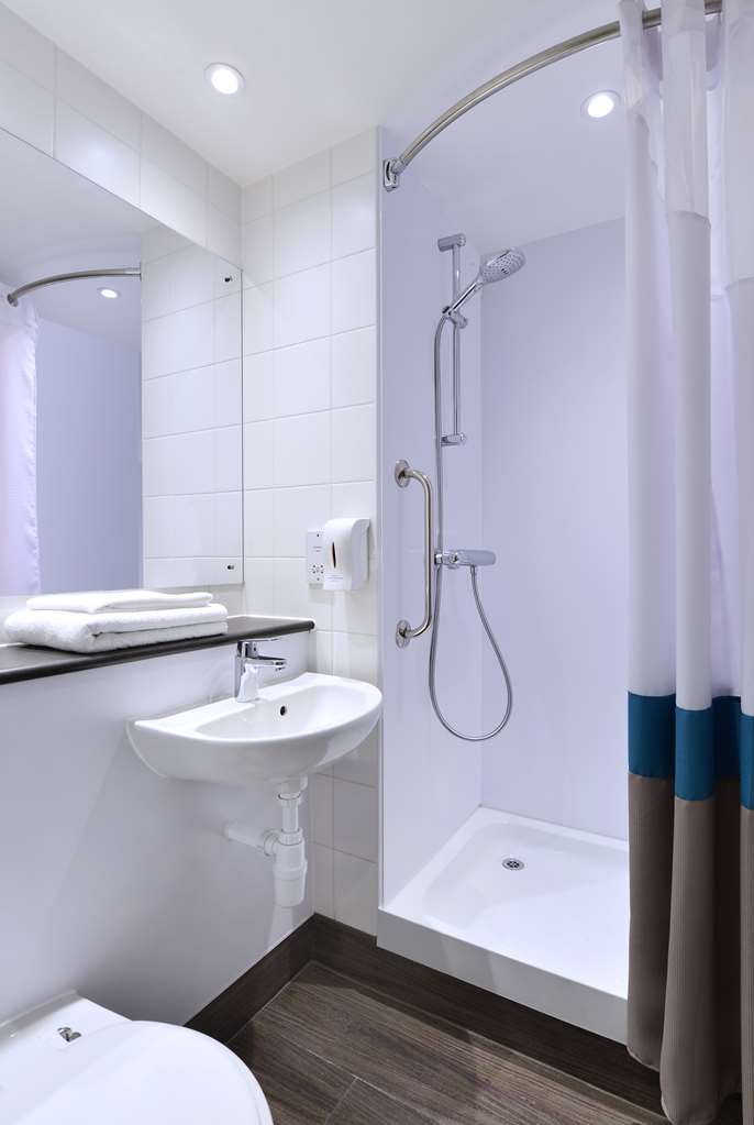 travelodge gatwick airport central