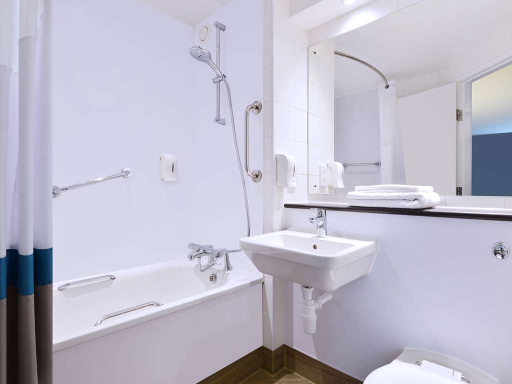 travelodge gatwick airport central