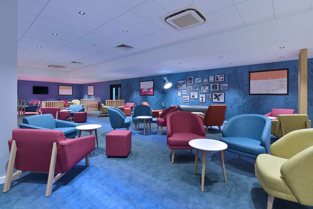 travelodge gatwick airport central