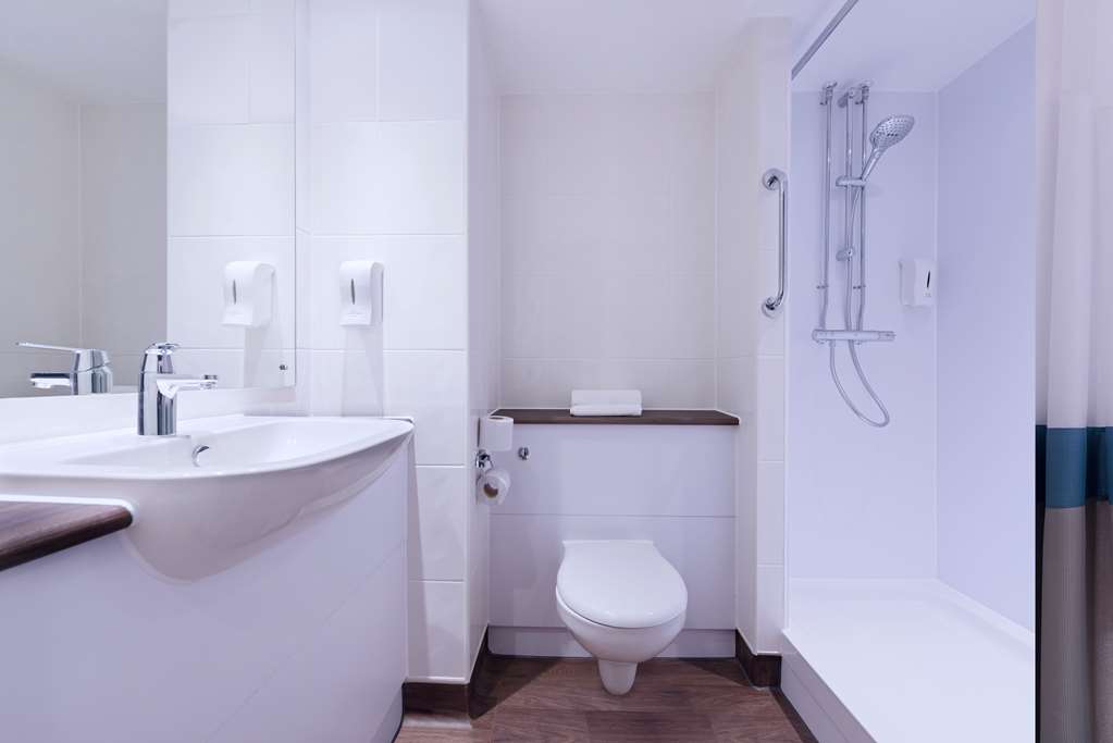 travelodge gatwick airport central