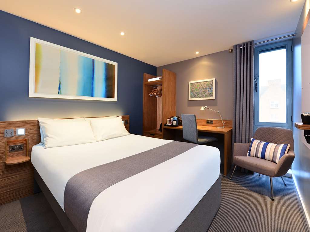 travelodge gatwick airport central