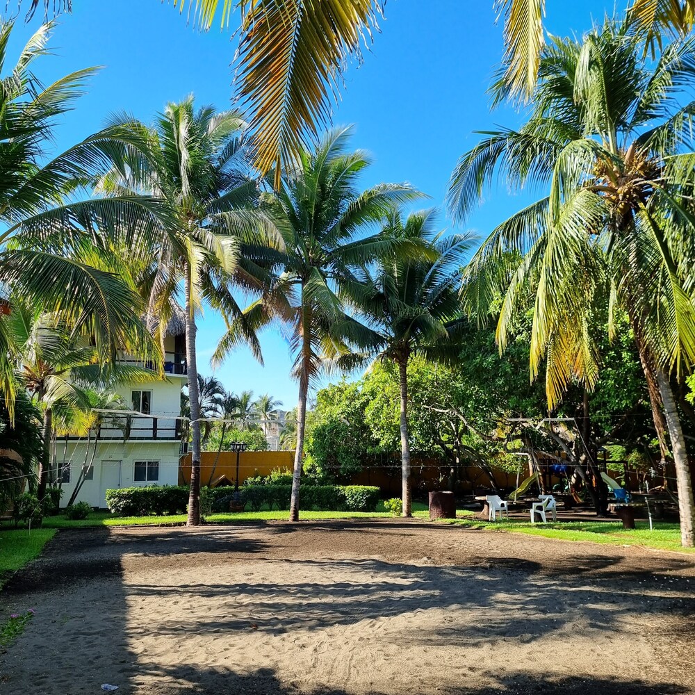hotel mi paraiso monterrico