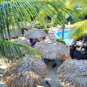 hotel mi paraiso monterrico