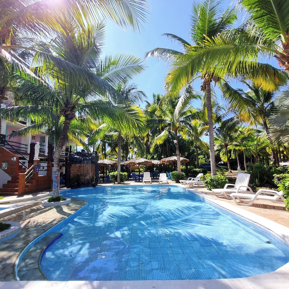 hotel mi paraiso monterrico
