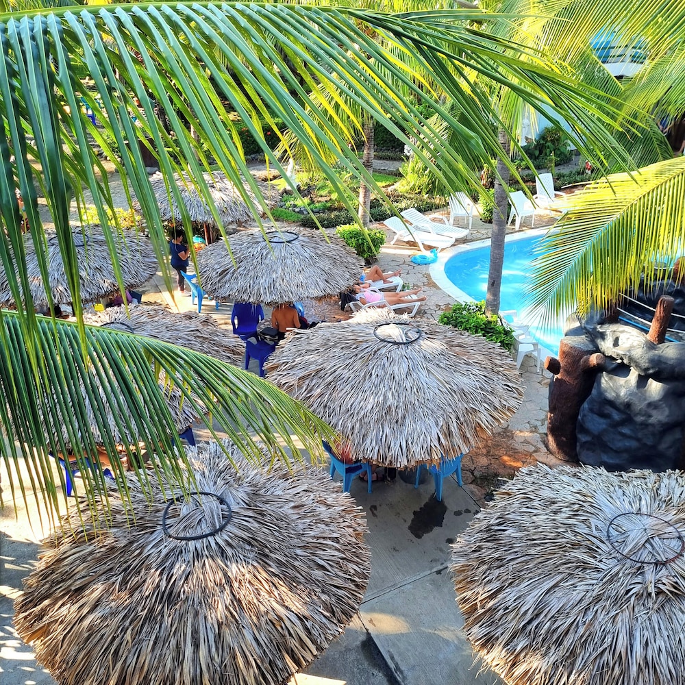 hotel mi paraiso monterrico