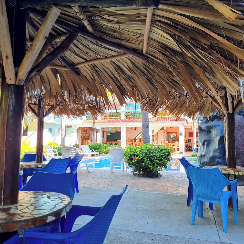 hotel mi paraiso monterrico