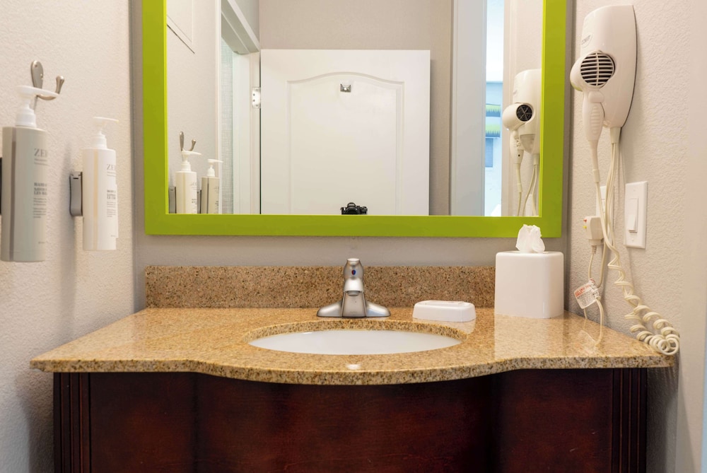 hampton inn elkhorn lake geneva area