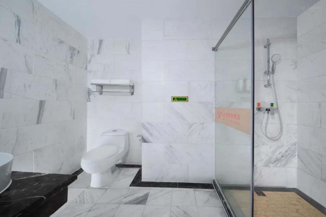 jinghong international business hotel