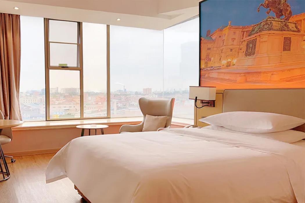 jinghong international business hotel